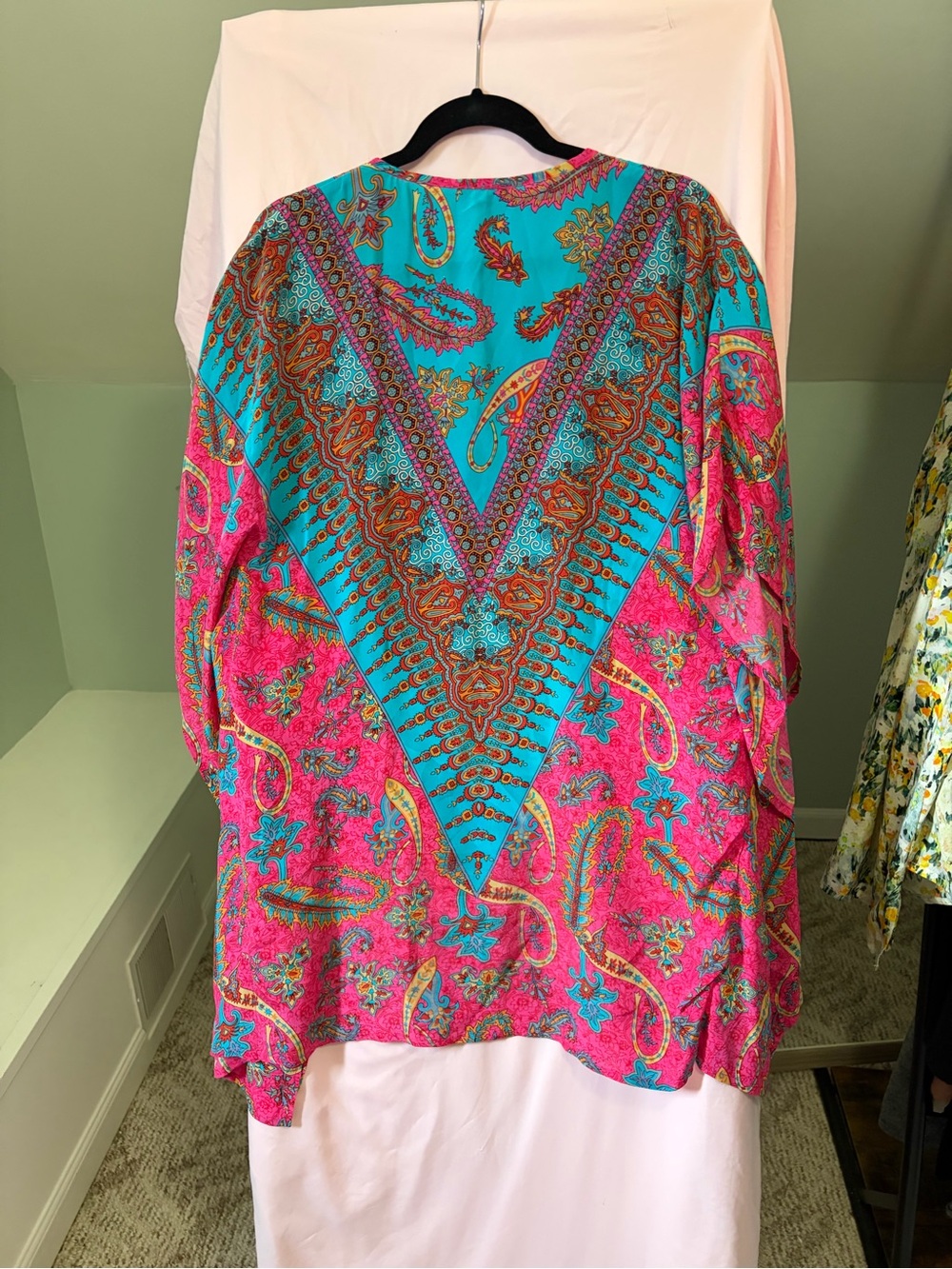 Tolani 100% Silk Vibrant Pink & Teal Paisley V-Neck Women's Top size small - Picture 5 of 7